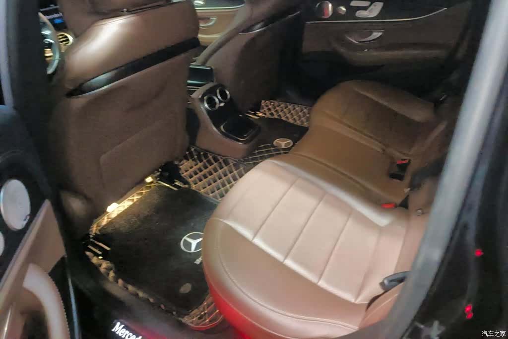 Mercedes-Benz E-Class, 2022 11