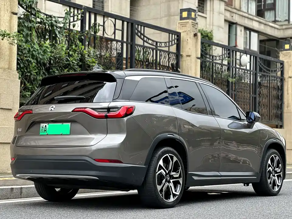 NIO ES8