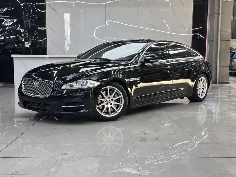 Jaguar XJ