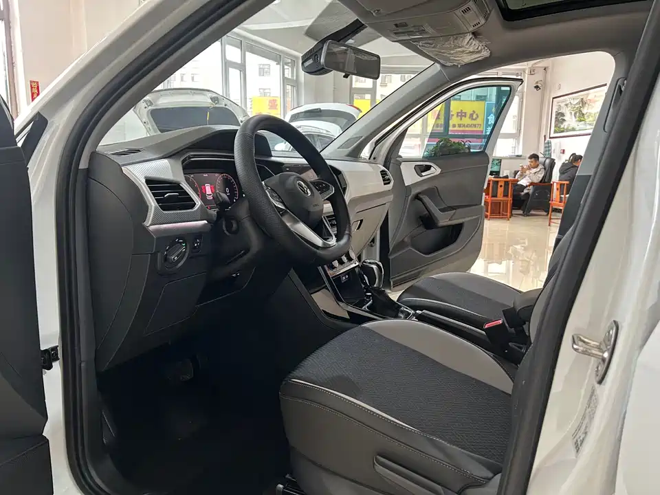 Volkswagen Exploring the shadow