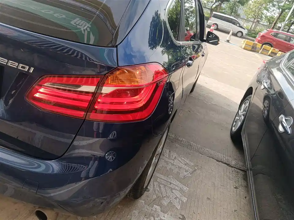 BMW 2 series station wagon