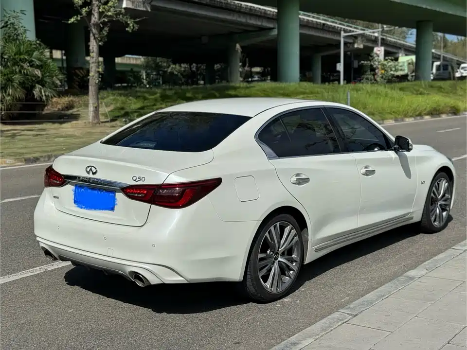 Infiniti Q50L