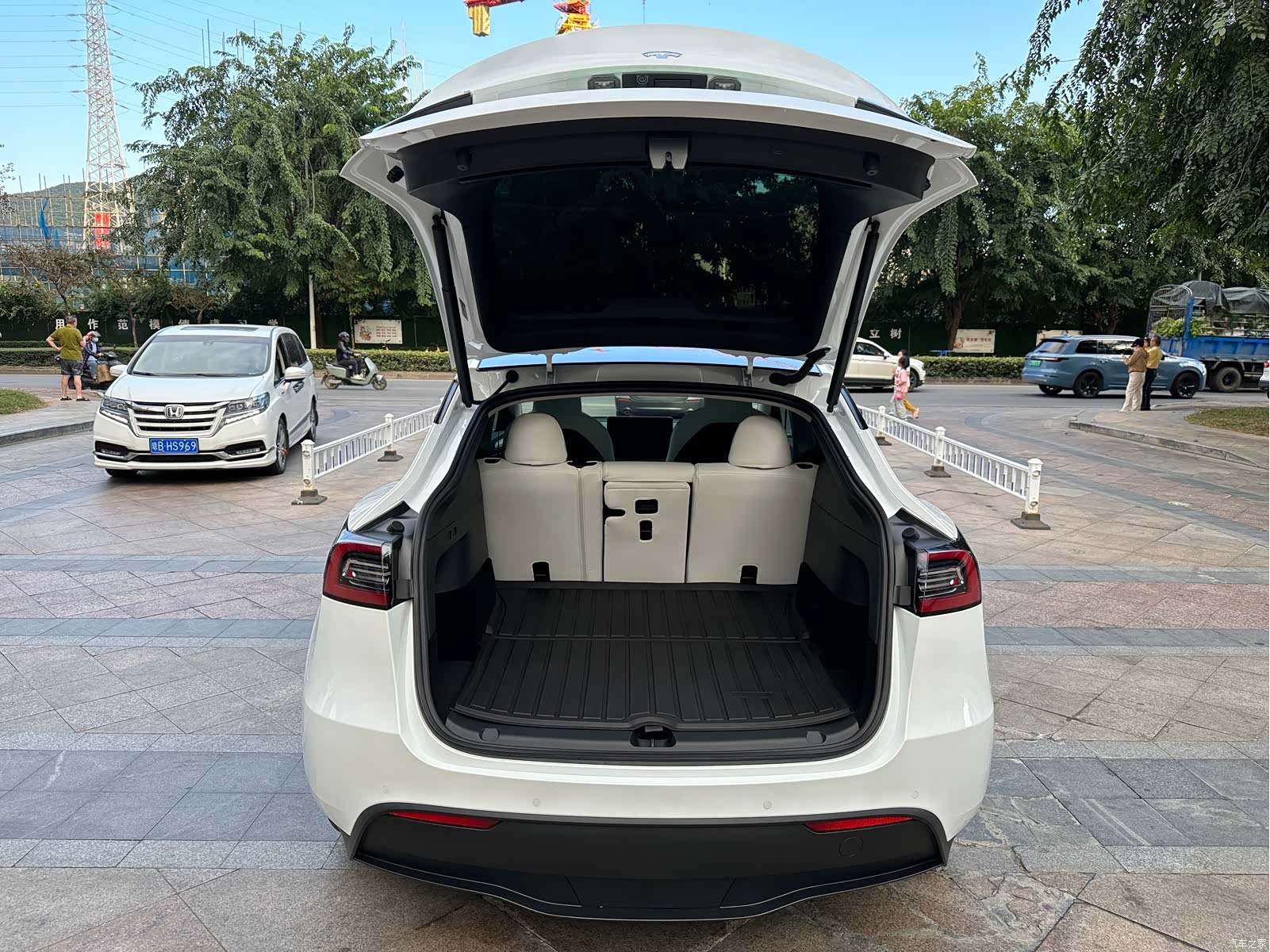 Tesla Model Y, 2022 17