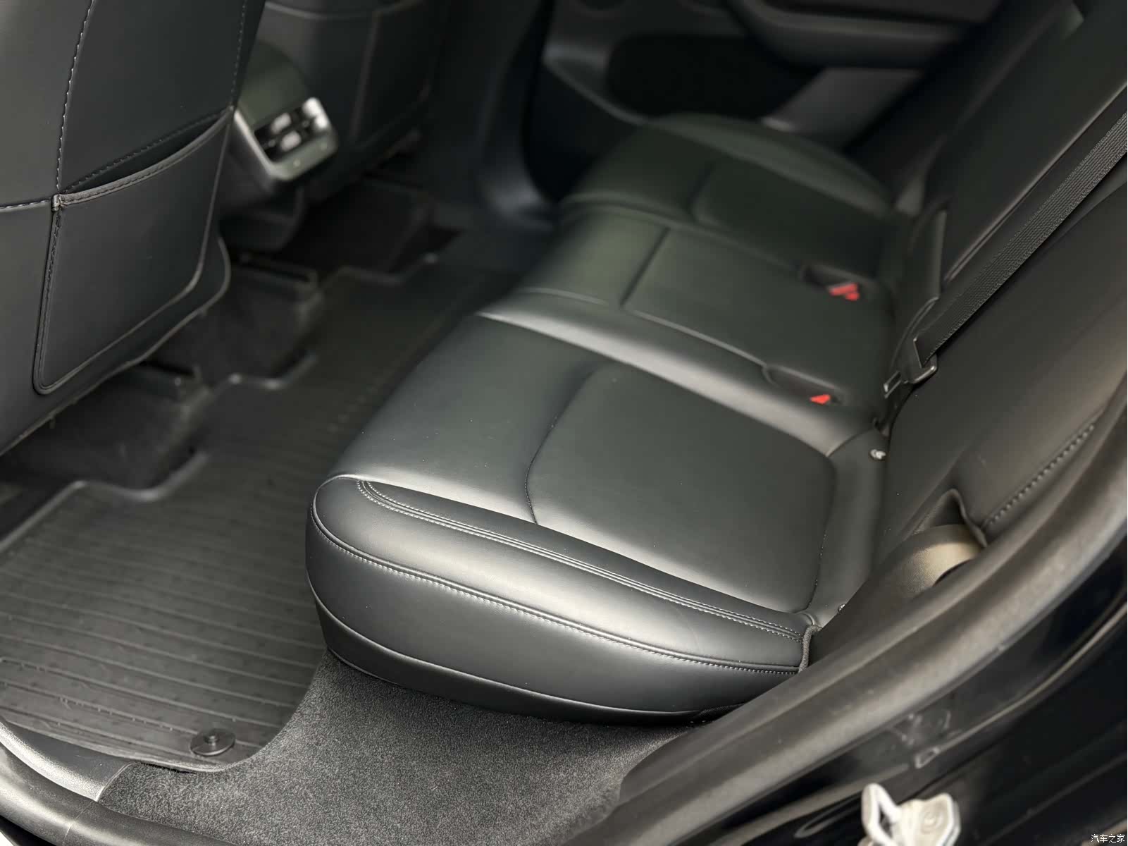 Tesla Model Y, 2023 12
