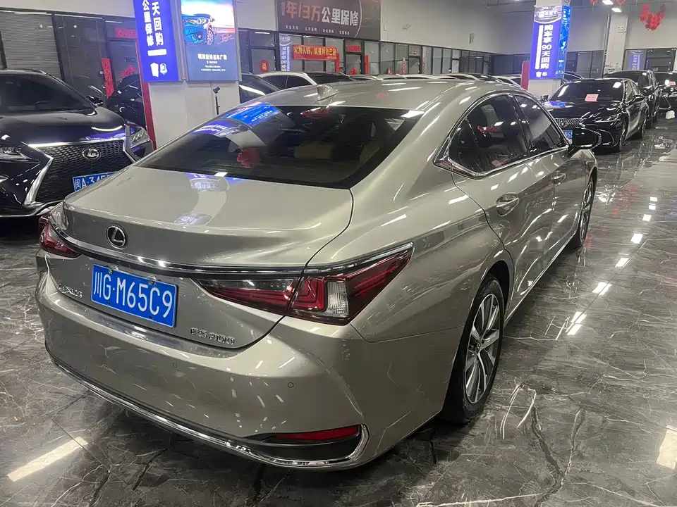 Lexus ES