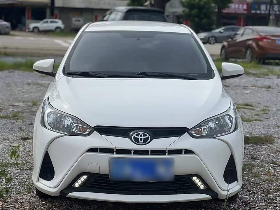 Toyota YARiS L to enjoy