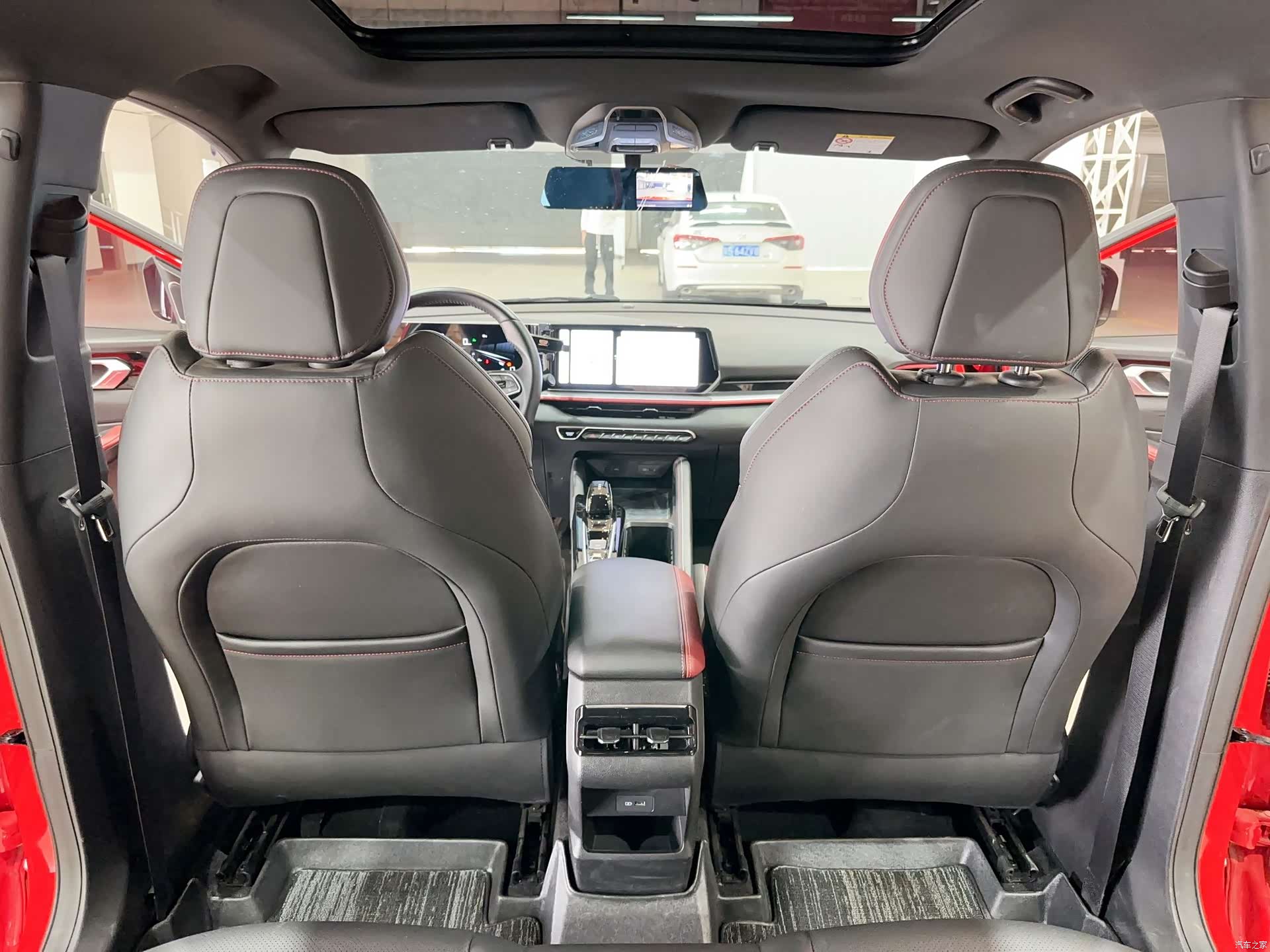 Geely Coolray, 2023 28