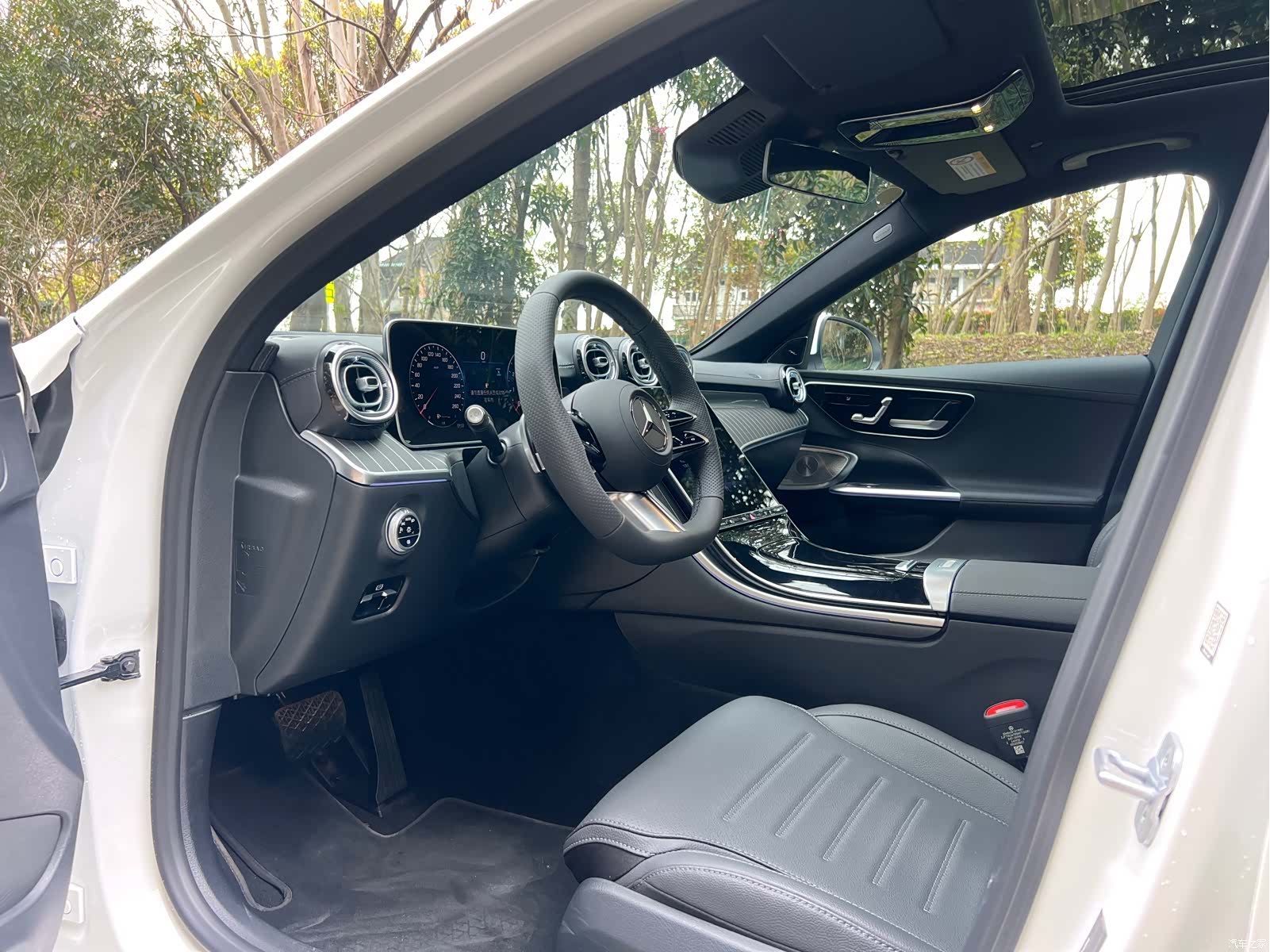 Mercedes-Benz C-Class, 2026 18