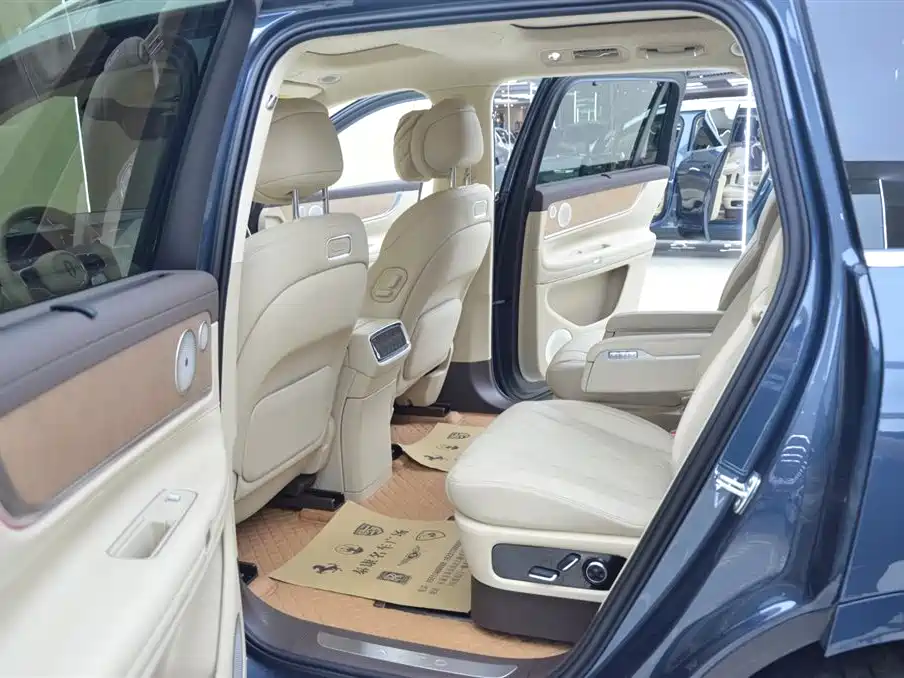 AITO Ask the world M9