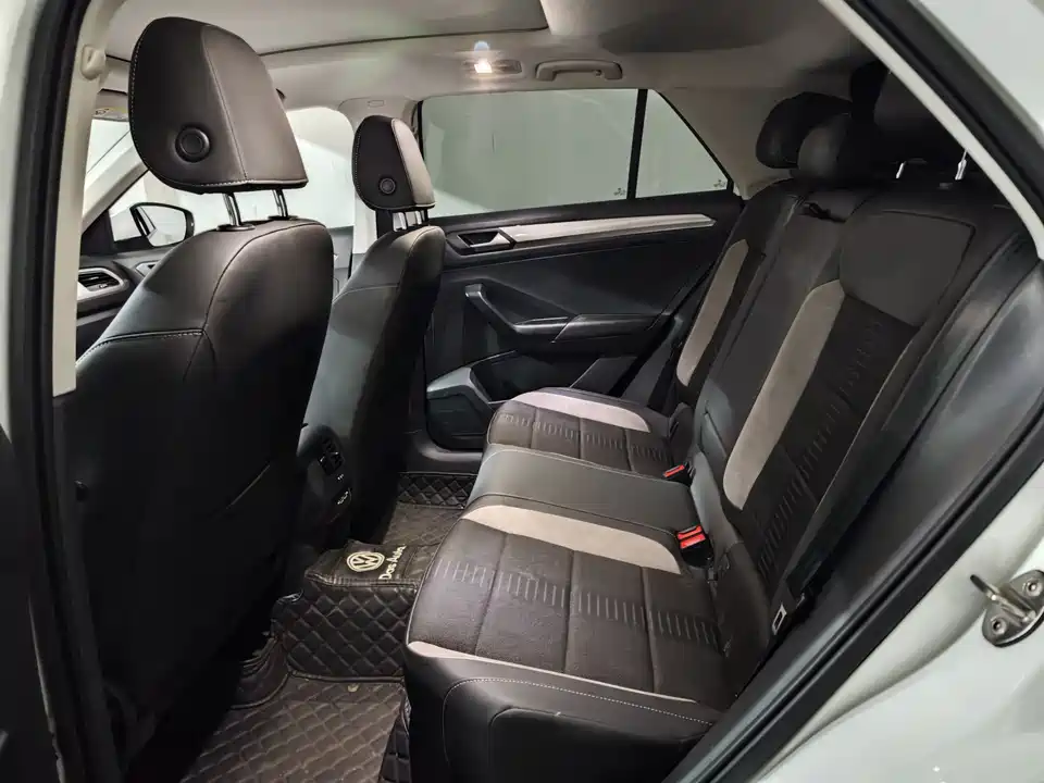 Volkswagen T-ROC exploring Songs