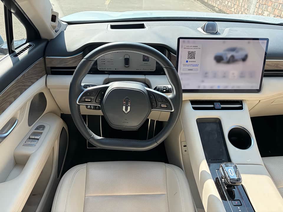 AITO Ask the world M5