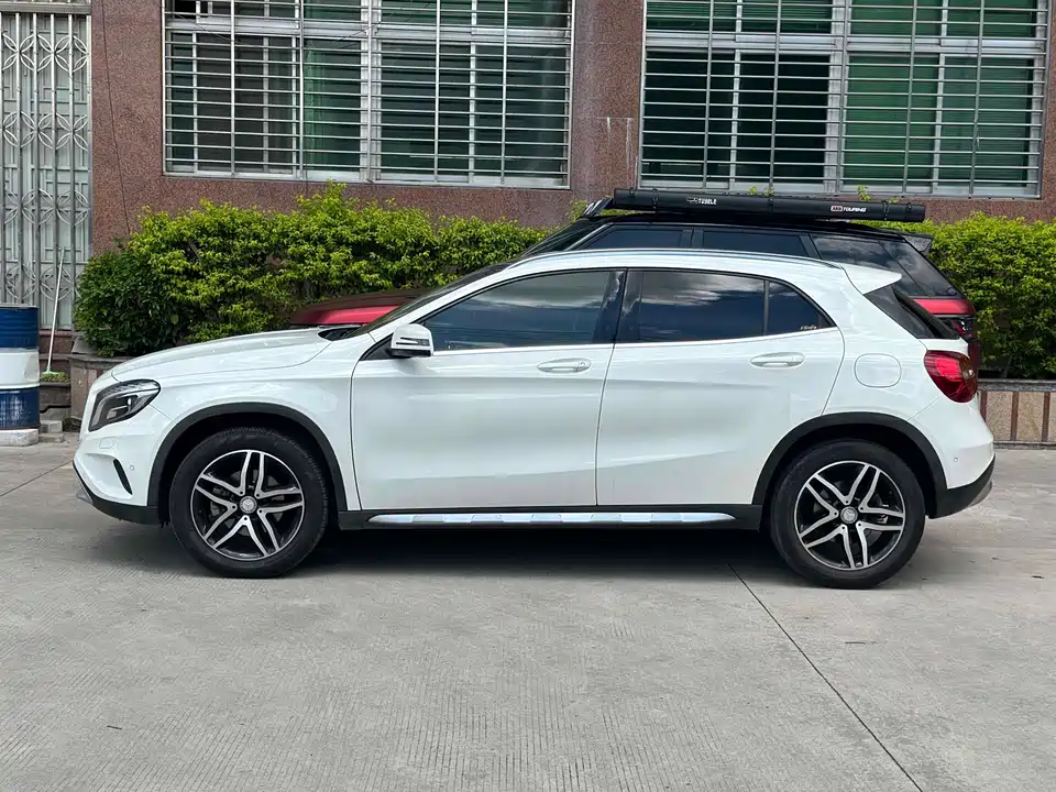 Mercedes-Benz GLA Mercedes-Benz GLA