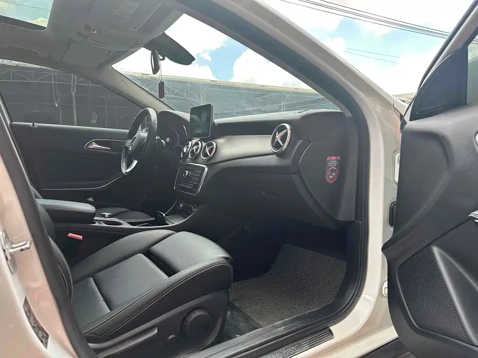 Mercedes-Benz GLA Mercedes-Benz GLA