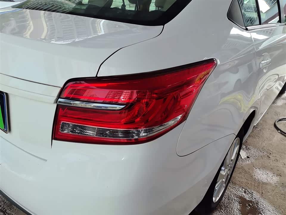 Toyota YARiS L to enjoy