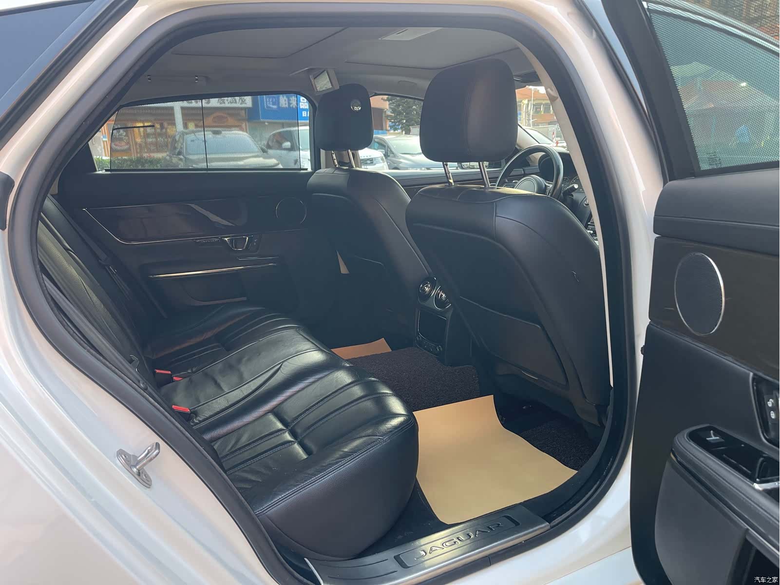 Jaguar XJ, 2019 12