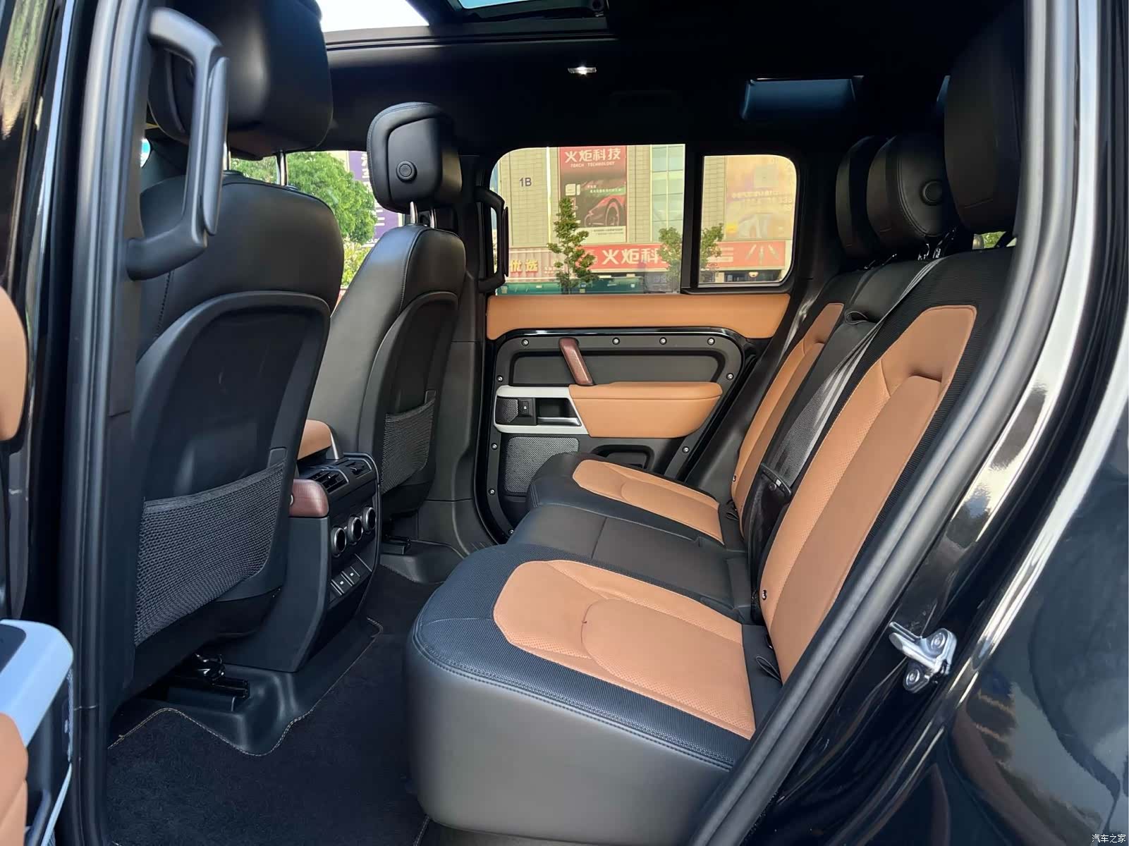 Land Rover Defender, 2023 6