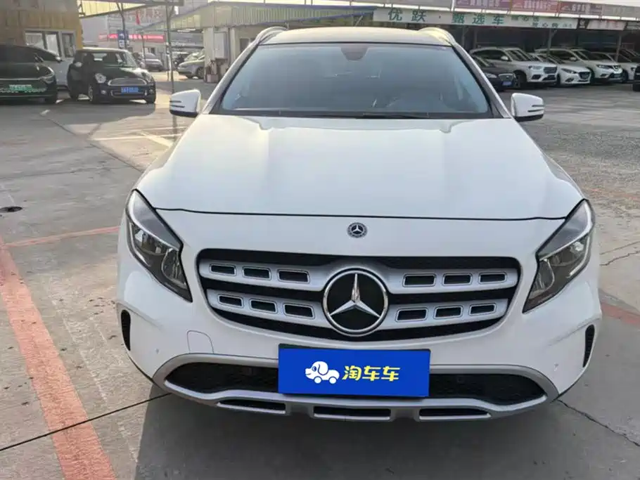 Mercedes-Benz GLA Mercedes-Benz GLA