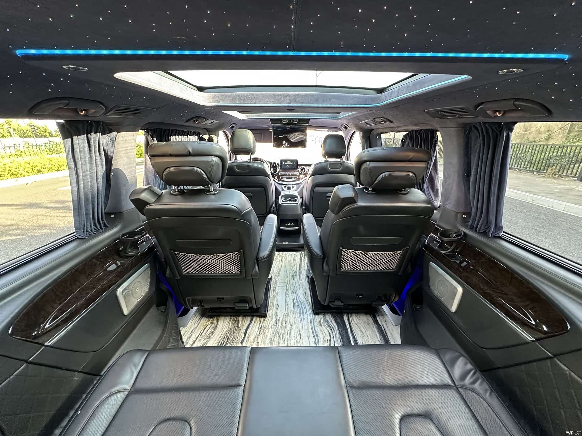 Mercedes-Benz V-Class, 2019 16