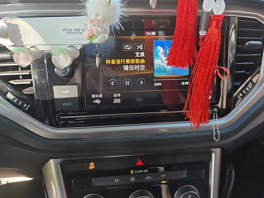 Volkswagen T-ROC exploring Songs