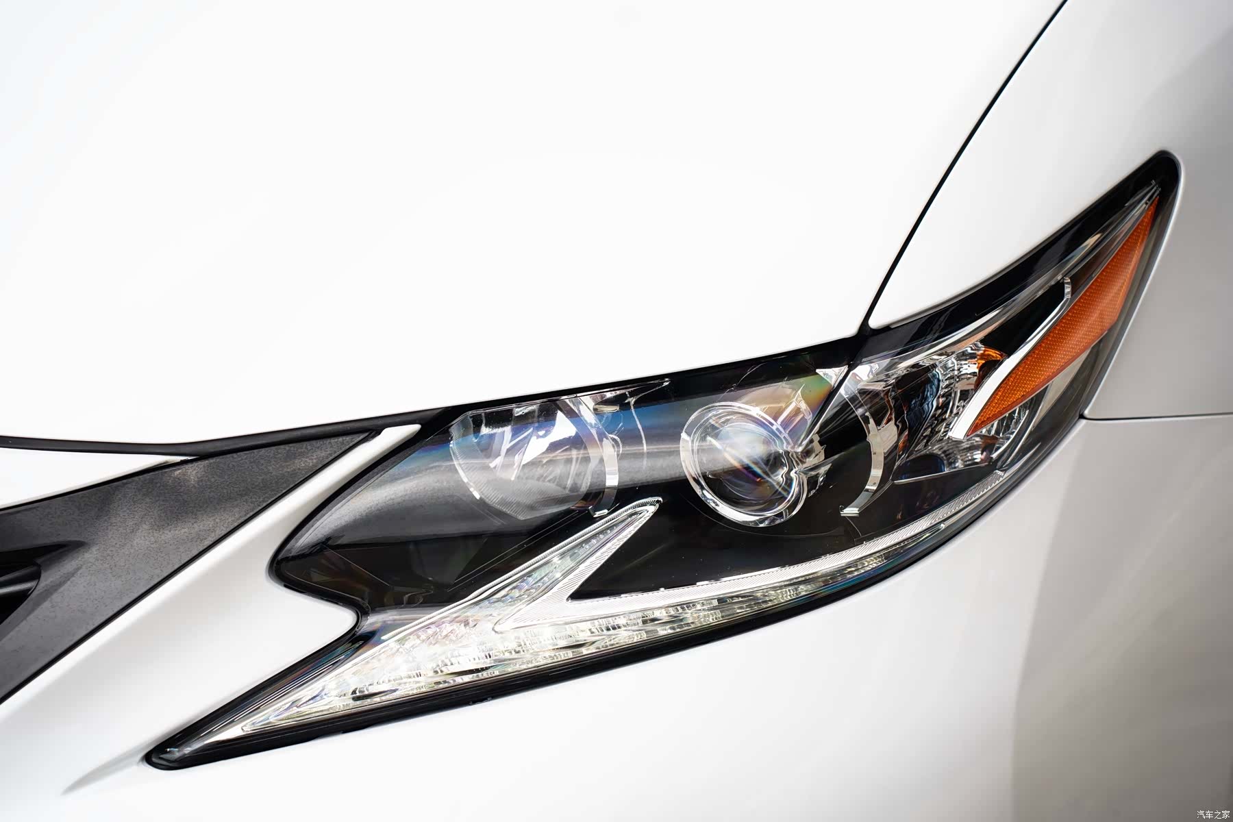 Lexus ES, 2018 4