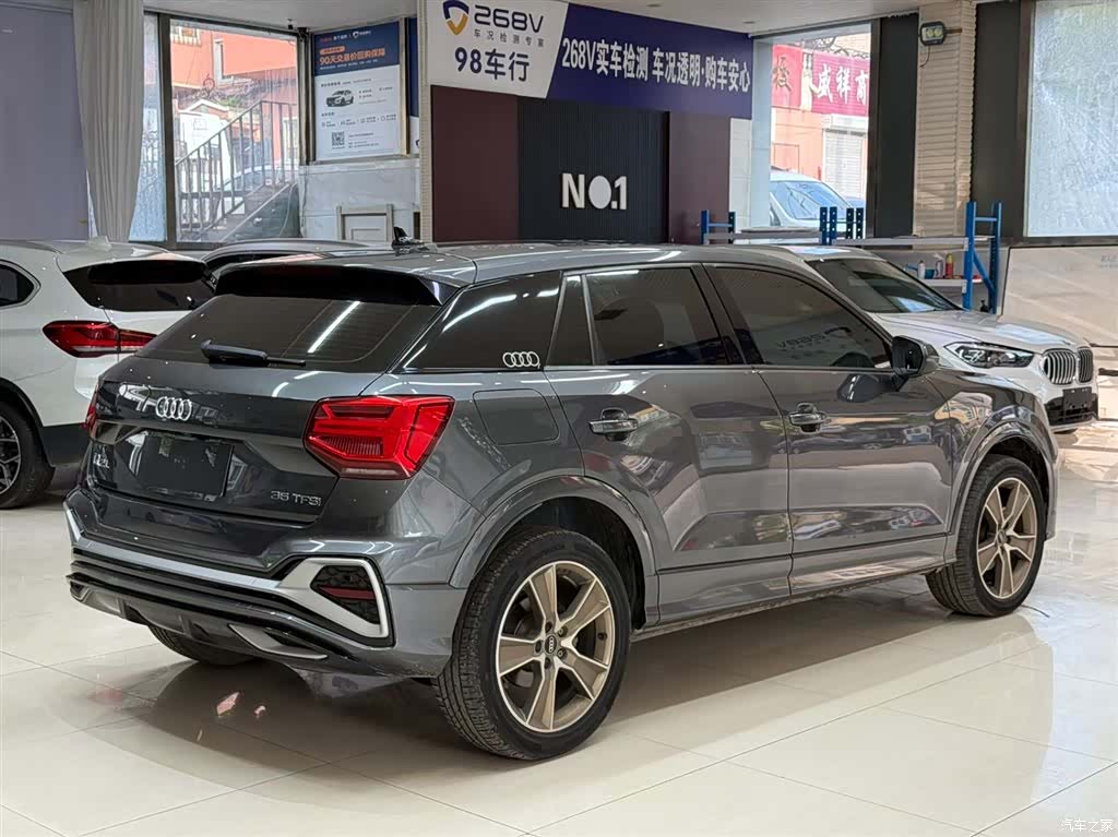 Audi Q2L, 2023 4