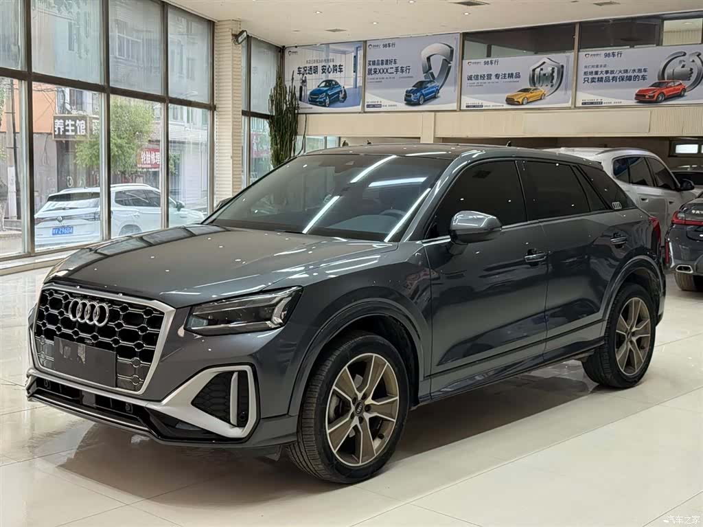 Audi Q2L, 2023 1