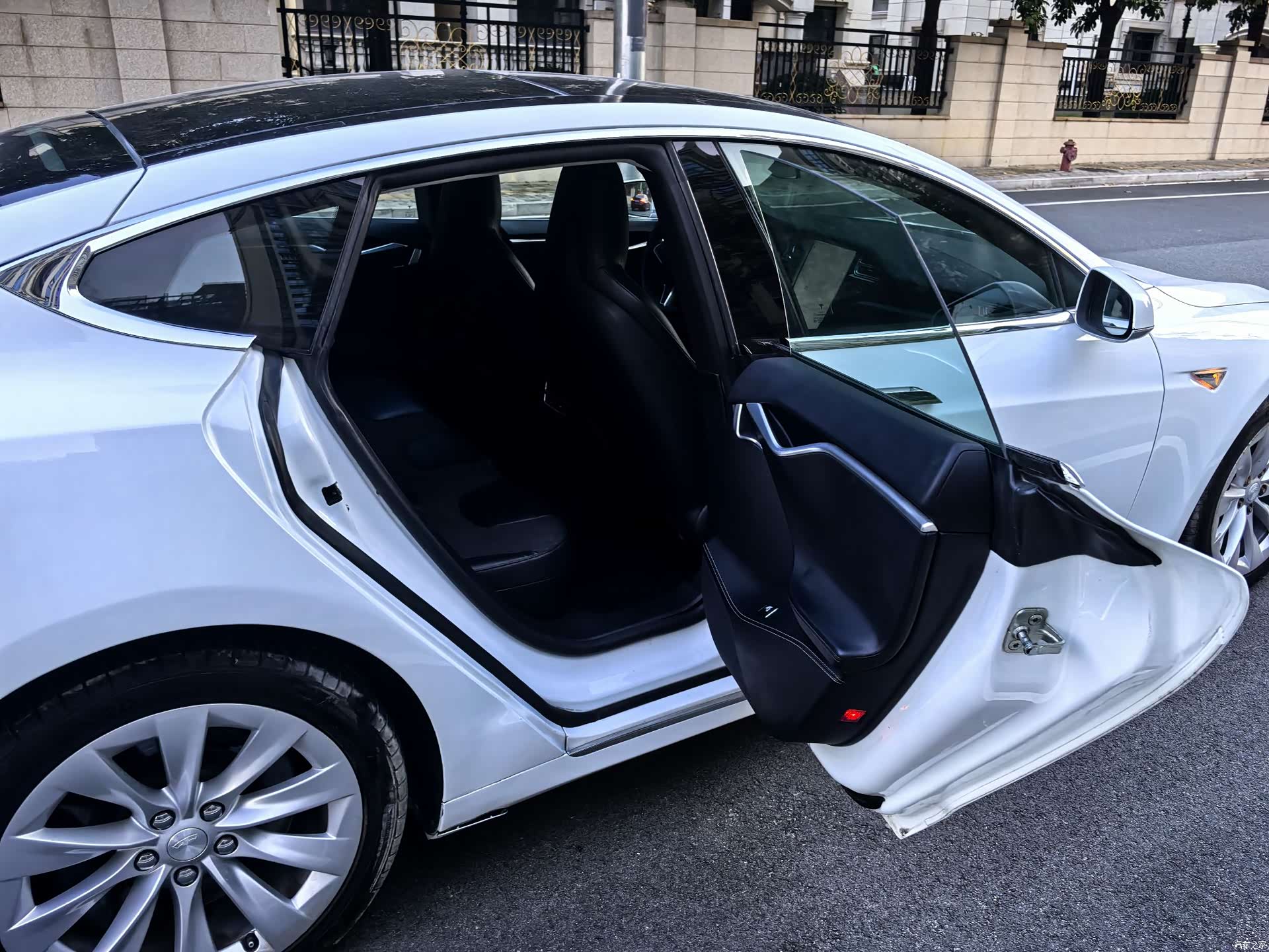 Tesla Model S, 2017 15