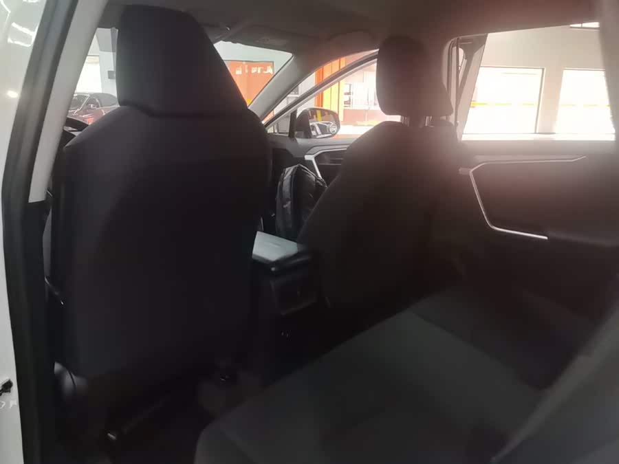 Toyota RAV4 2025, фото 17