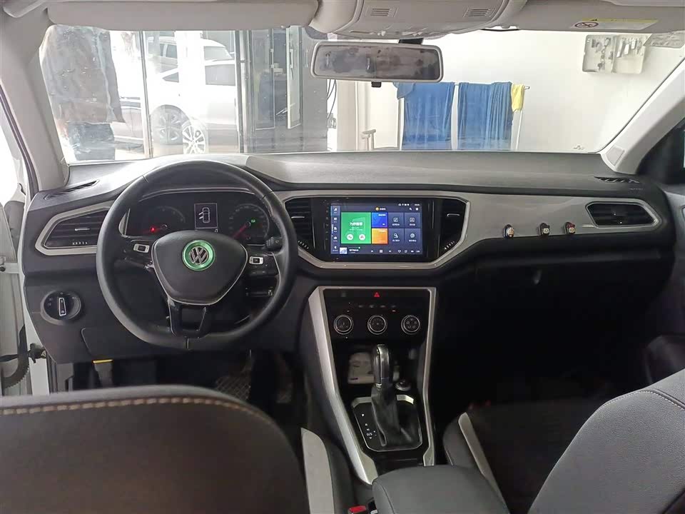 Volkswagen T-ROC exploring Songs