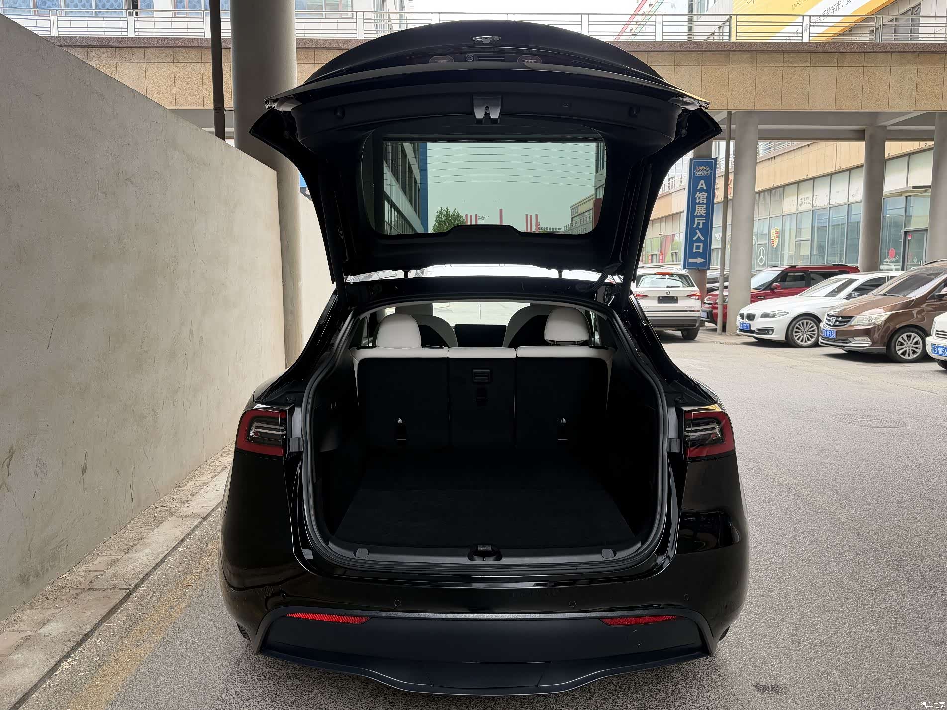 Tesla Model Y, 2023 9