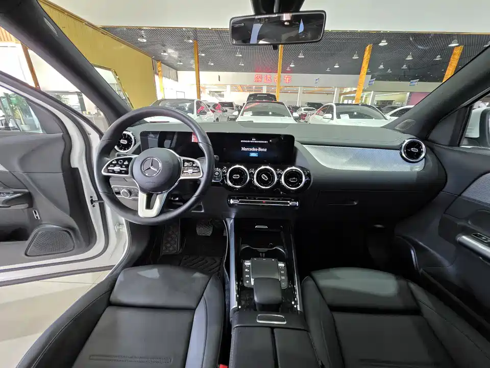 Mercedes-Benz GLA Mercedes-Benz GLA