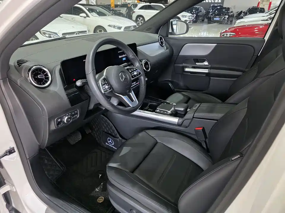Mercedes-Benz GLA Mercedes-Benz GLA
