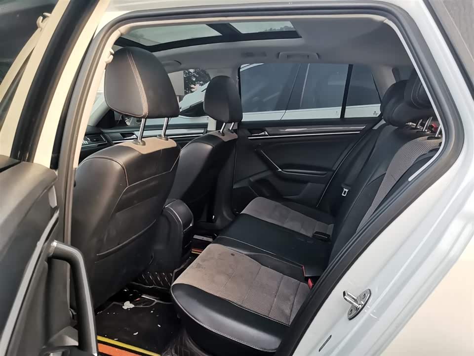 Volkswagen C-TREK Wei Collar