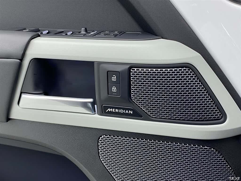 Land Rover Defender, 2024 21
