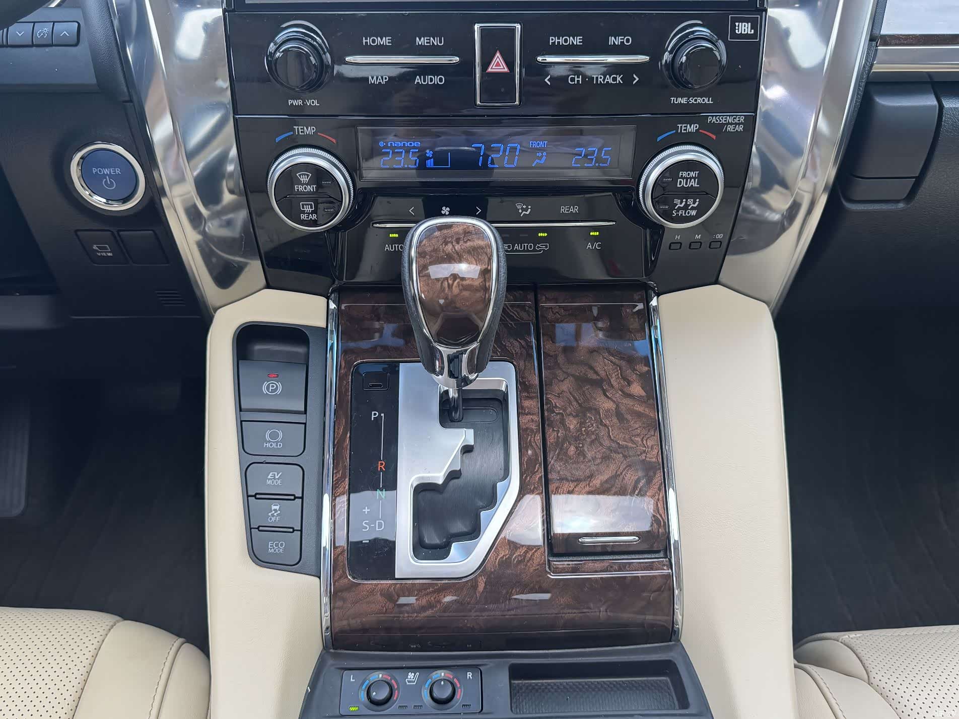 Toyota Alphard, 2020 10