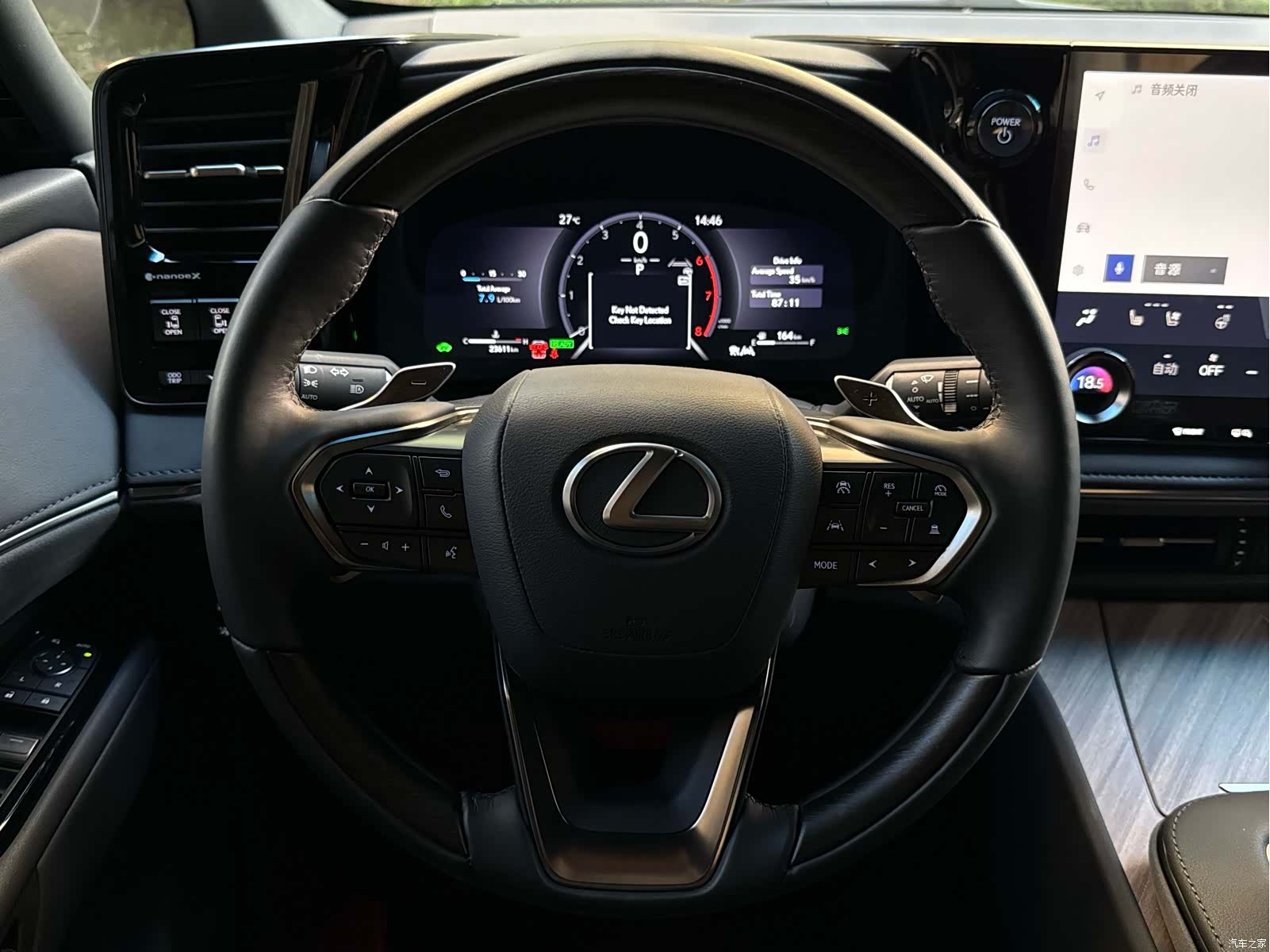 Lexus LM, 2025 14