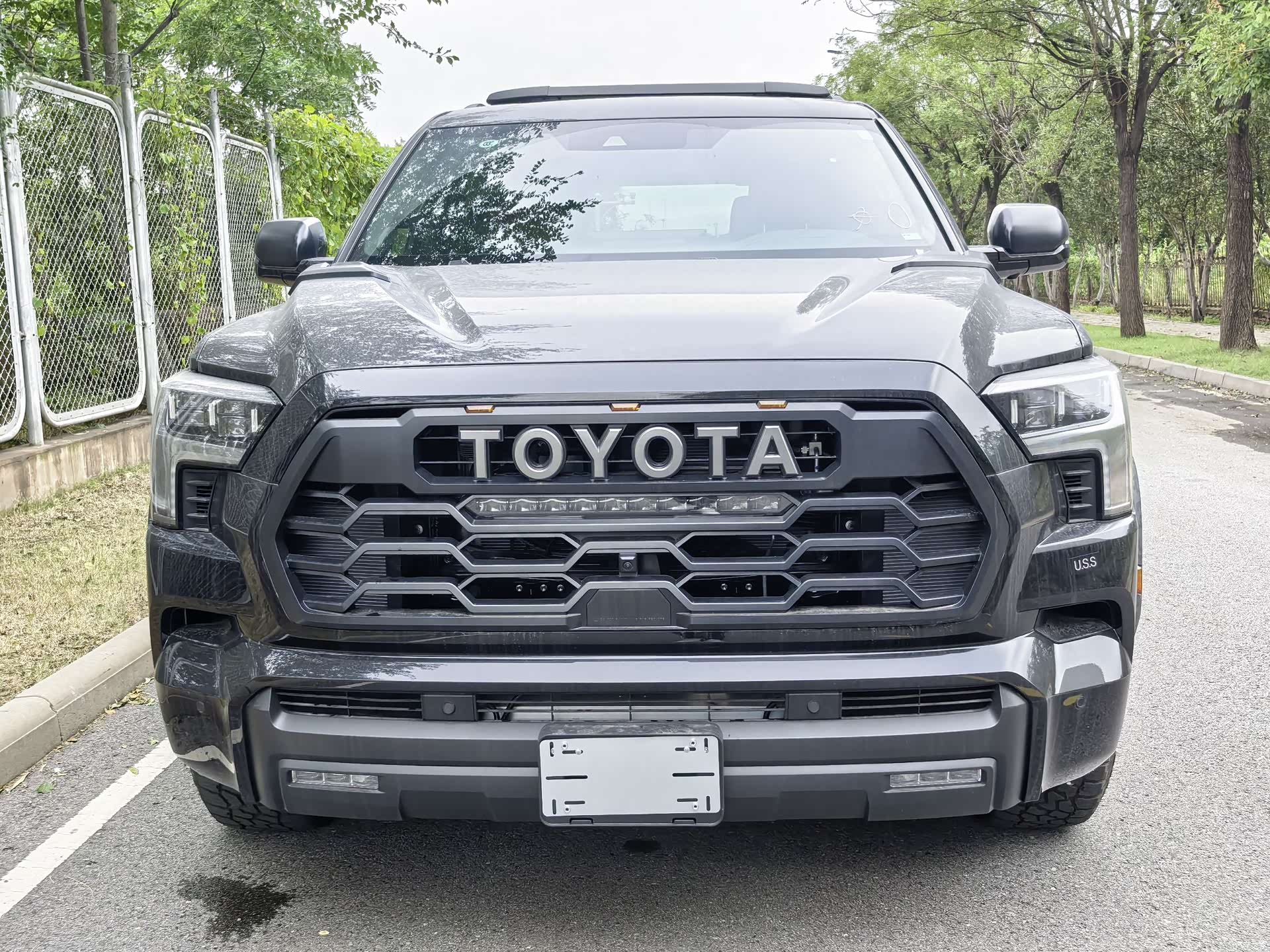 Toyota Sequoia, 2025 1