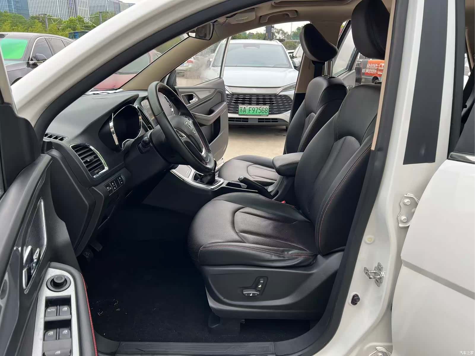 Wuling 560, 2016 4