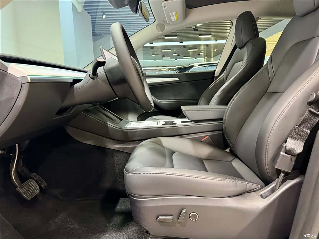 Tesla Model Y, 2025 16
