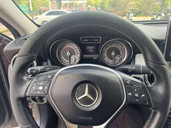 Mercedes-Benz GLA 2015 GLA 200 dong gan xing