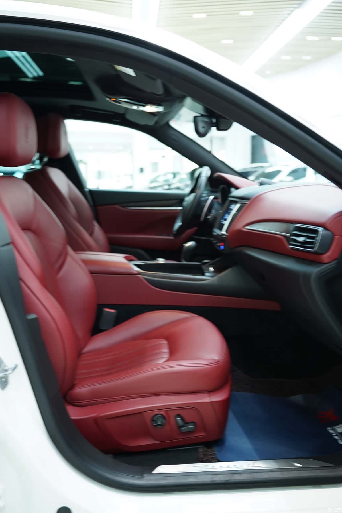 Maserati Levante, 2017 12