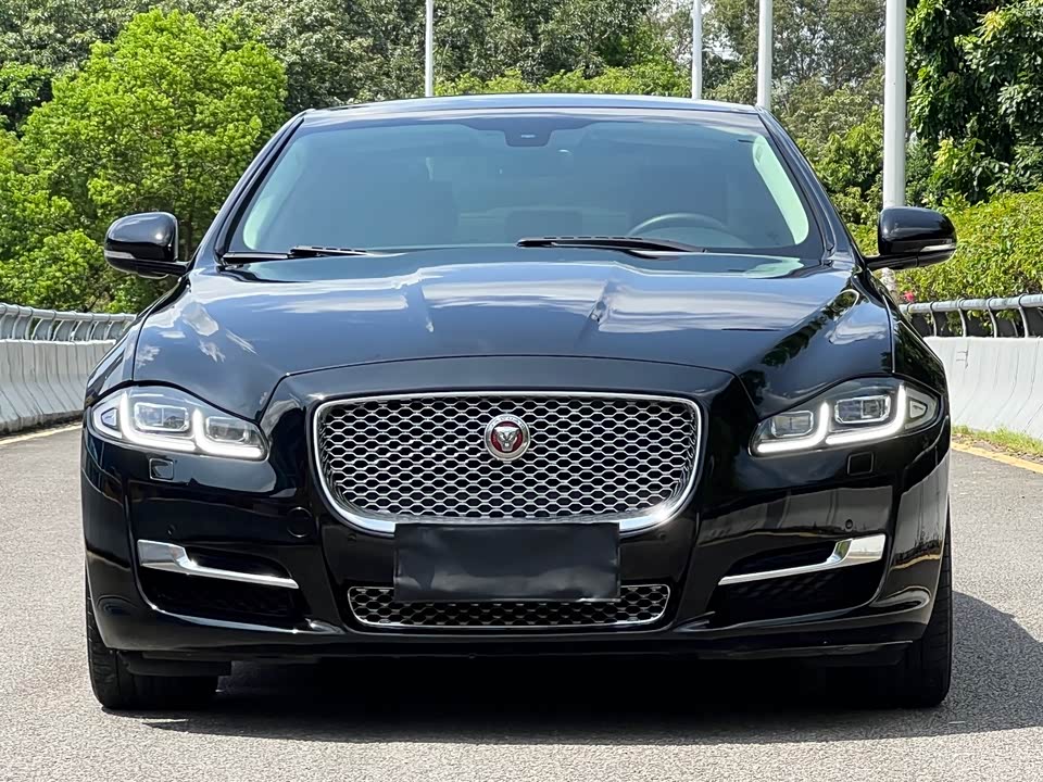 Jaguar XJ