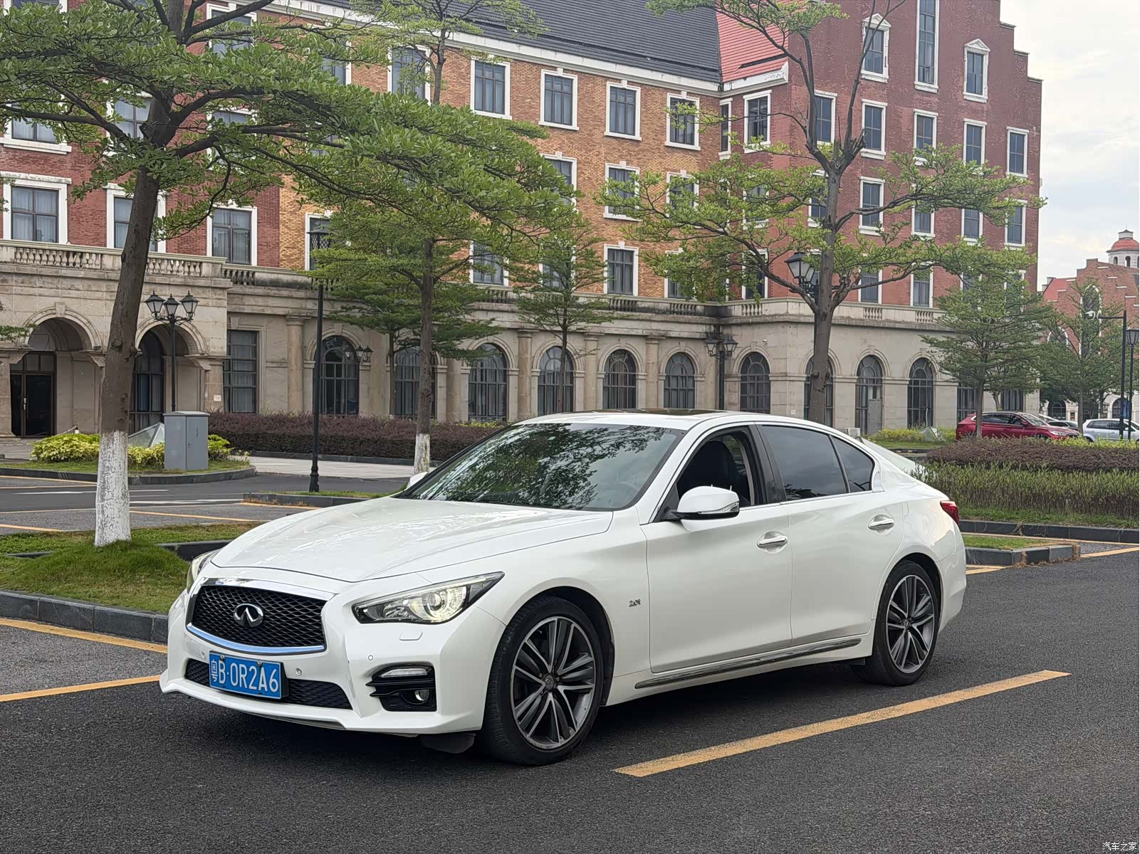 Infiniti Q50L