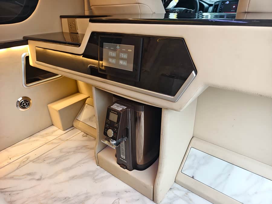 Toyota HIACE 2023, фото 11