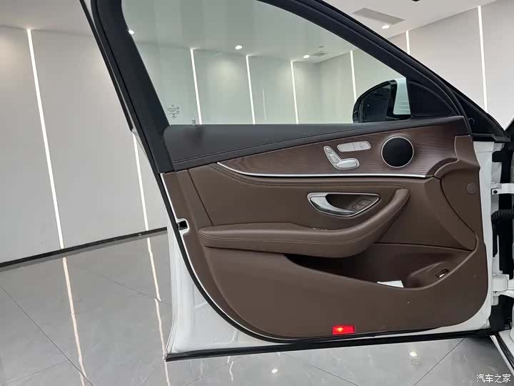 Mercedes-Benz E-Class, 2023 10
