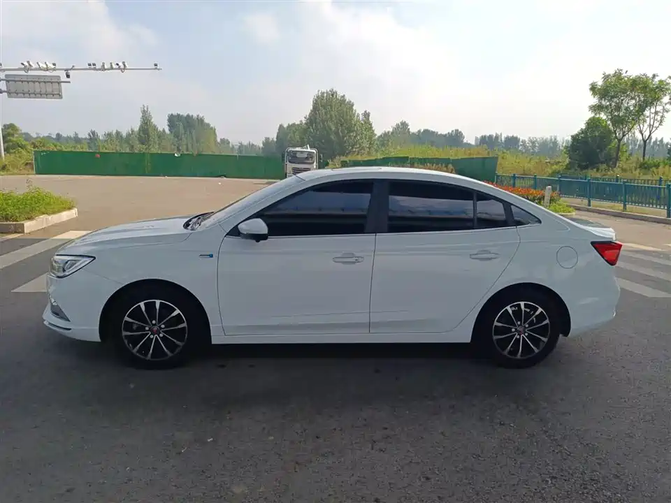 Roewe i5
