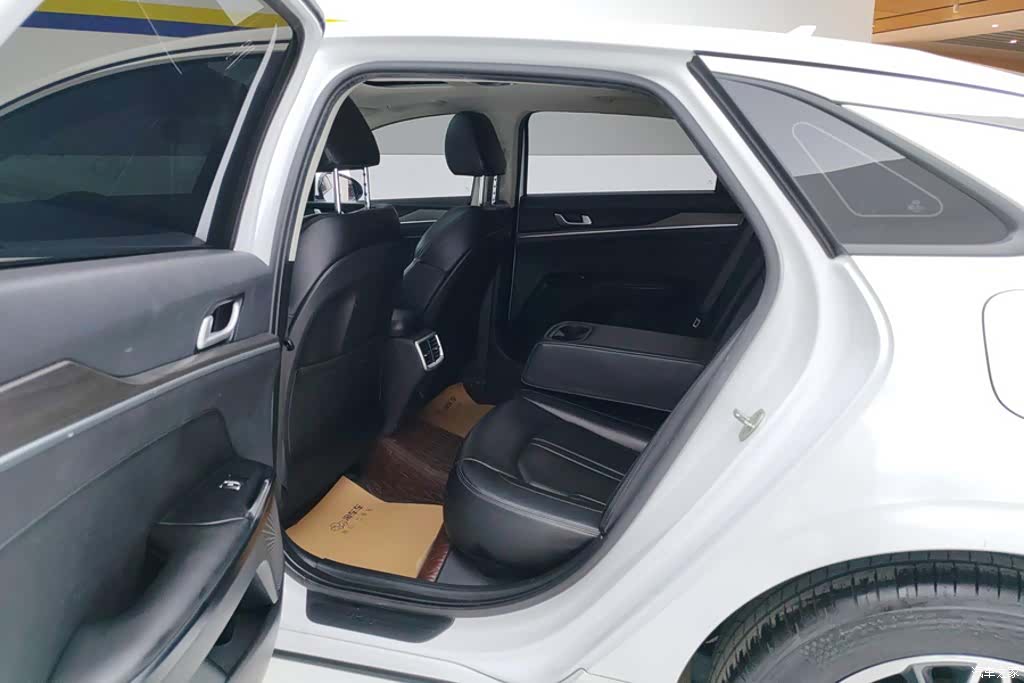 Kia K5, 2022 11