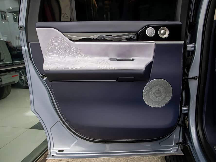 Lincoln Navigator One