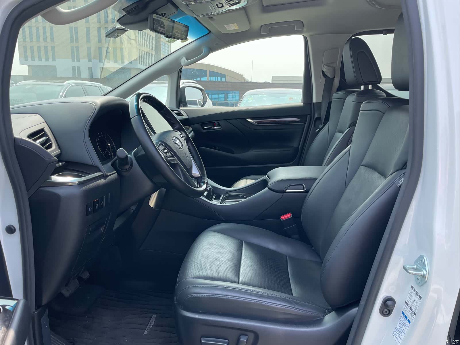 Toyota Vellfire, 2020 10