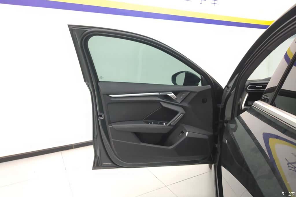 Audi Flying Spur, 2024 7